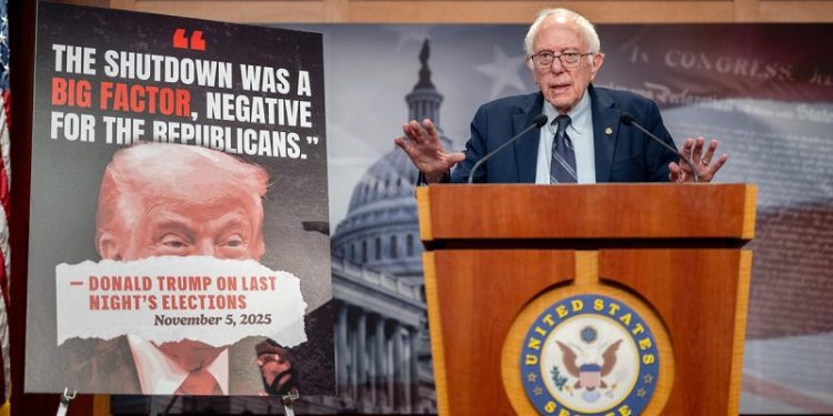 Bernie Sanders crashes Schumer news conference, criticizes Democratic Party leadership